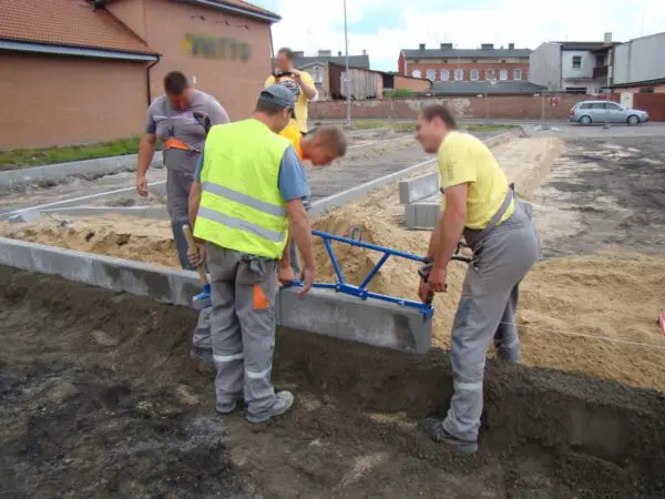 Chwytak krawężników wzdłużny CHW brukarski uniwersalny MIMAL