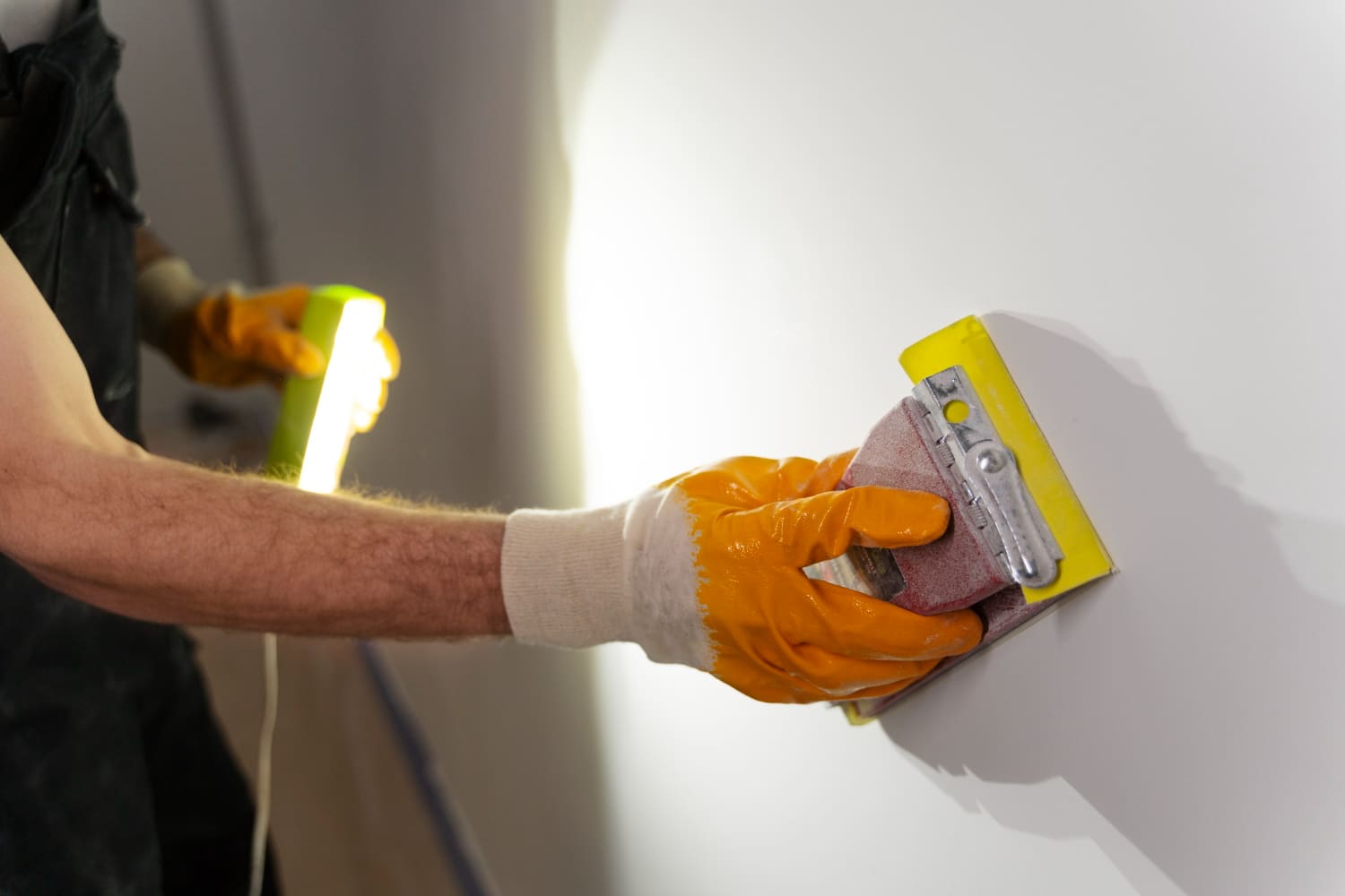 Czym wyrównać ściany i jak zrobić to prawidłowo?