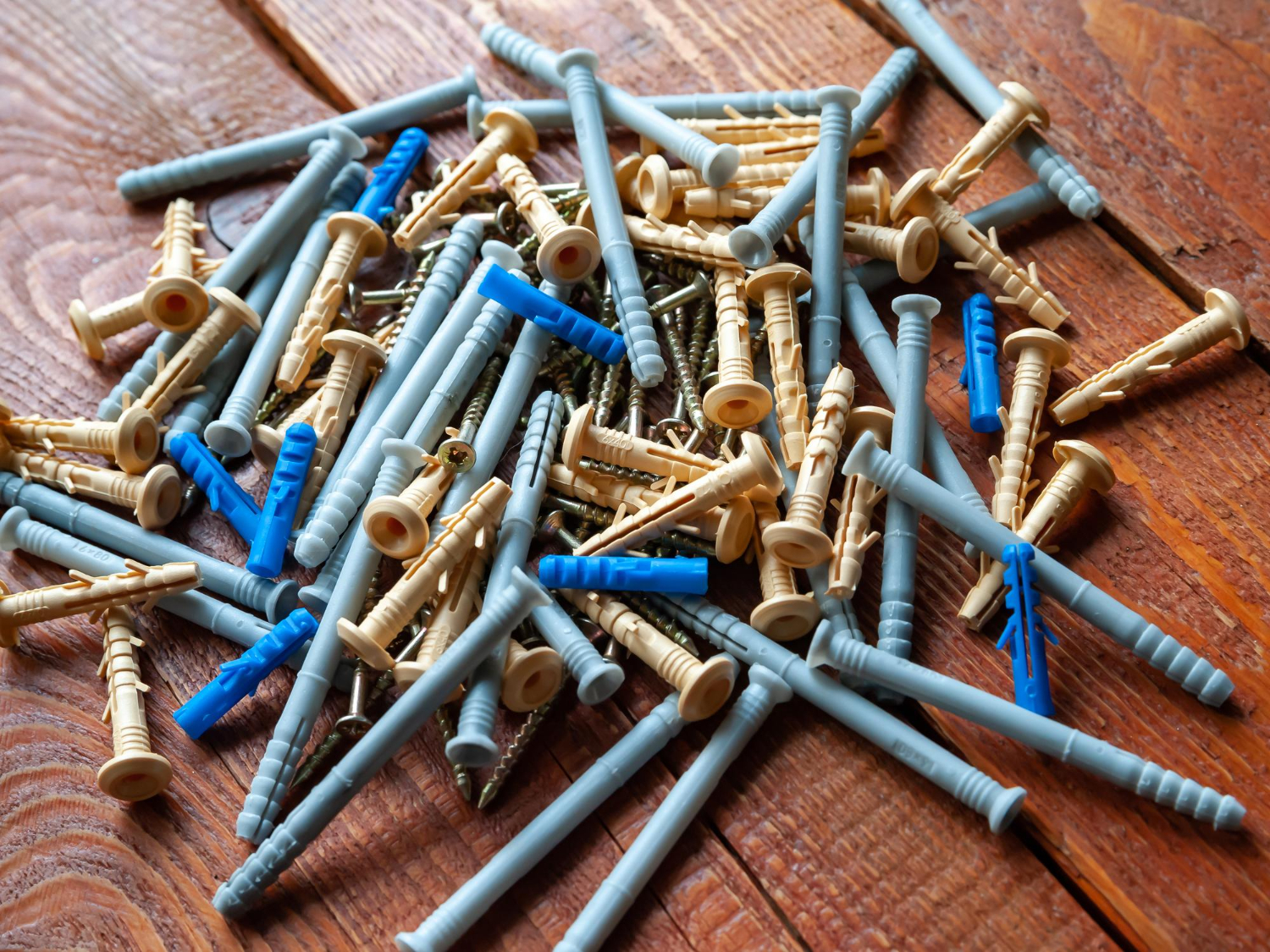 Rodzaje kołków rozporowych. Jak dobrać odpowiedni?