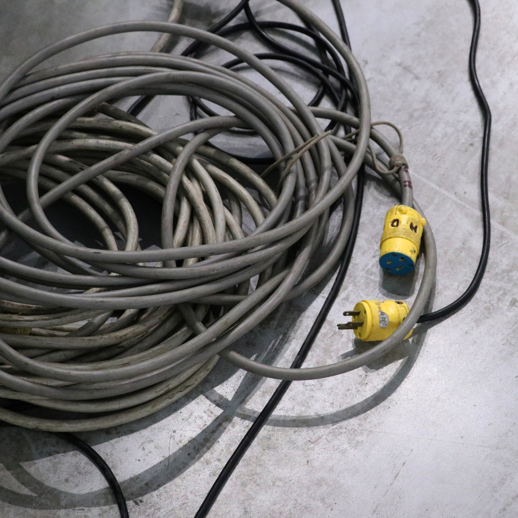 Przedłużacz pojedynczy 10m 1gniazdo czarny AWTOOLS