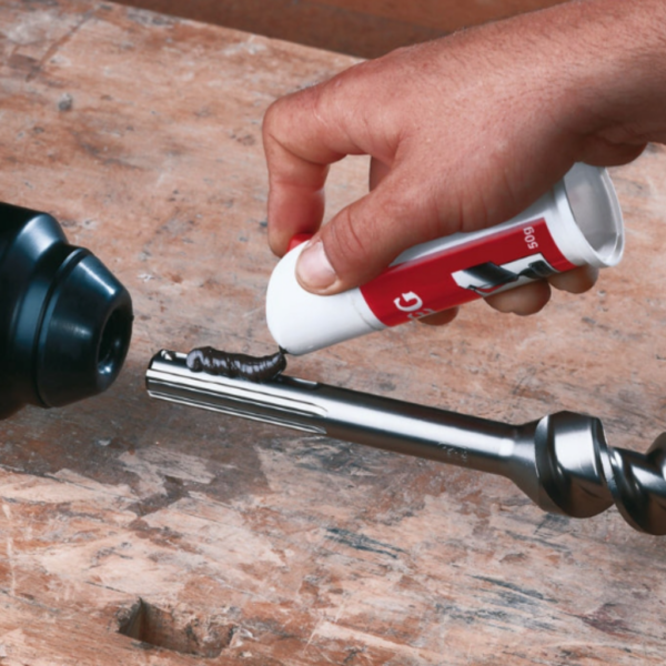 Smar w dozowniku do wierteł SDS Milwaukee 50 g-2