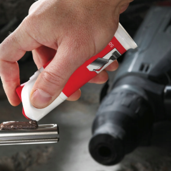 Smar w dozowniku do wierteł SDS Milwaukee 50 g-3