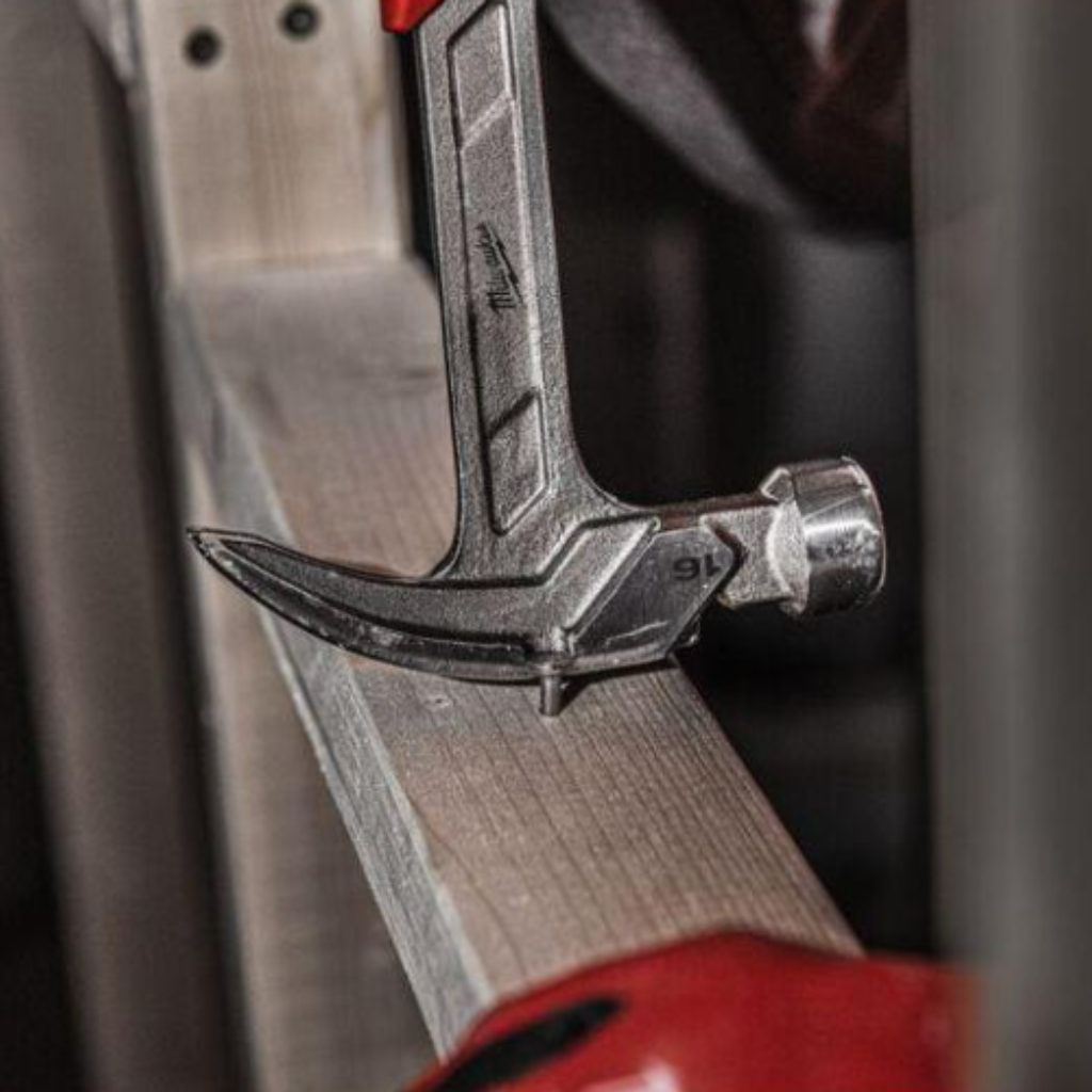 Młotek ciesielski stalowy pazur prosty 450 g Milwaukee